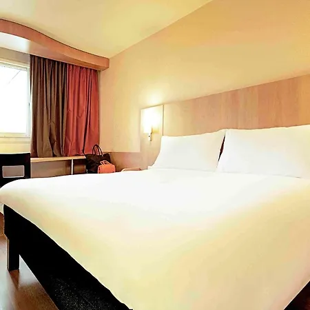 Ibis Centre 3*